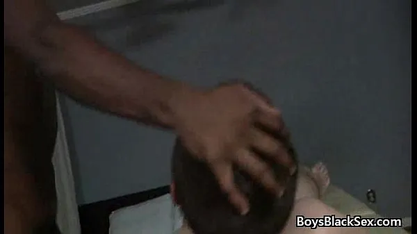 Zobrazit White Gay Boy Fucked By Muscular Black Male 10 napájecí trubici