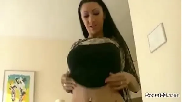 Hiển thị Sister catches stepbrother and gives him a BJ ống điện
