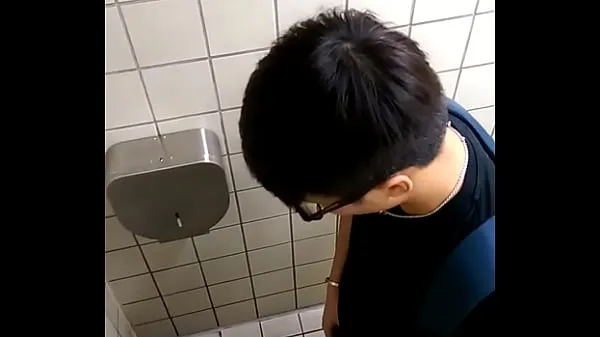 عرض spying at the MRT restroom أنبوب الطاقة