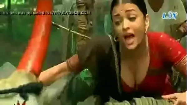 Zobraziť bollywood actress aishwaria rai huge boobs deep cleavage napájaciu trubicu