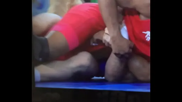 عرض Wrestler Rubbing Ass أنبوب الطاقة