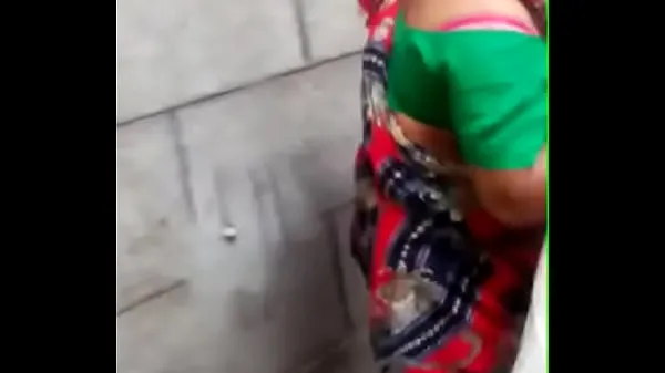 An Indian woman and man fucks in the street 파워 튜브 표시