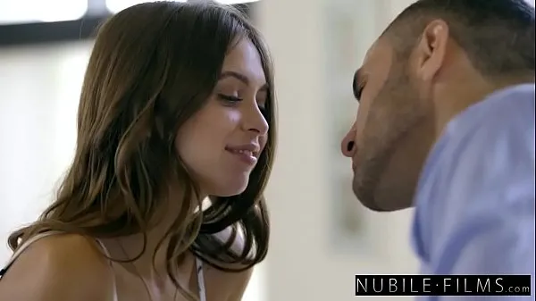 显示NubileFilms - Girlfriend Cheats And Squirts On Cock功率管