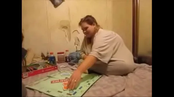 عرض Fat Bitch Loses Monopoly Game and Gets Breeded as a result أنبوب الطاقة