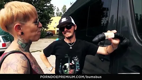 BUMS BUS - The tattooed German Lady Kinky Cat has hot sex in traffic پاور ٹیوب دکھائیں