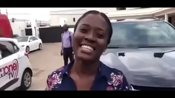 Prikaži Fella Makafui shows off private parts Power Tube