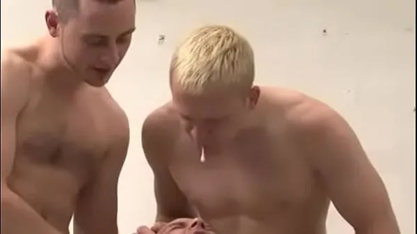 two guys spit on slave Güç Tüpünü göster