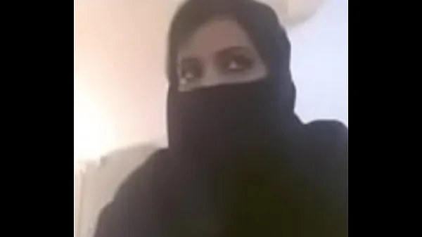 Show Muslim hot milf expose her boobs in videocall power Tube