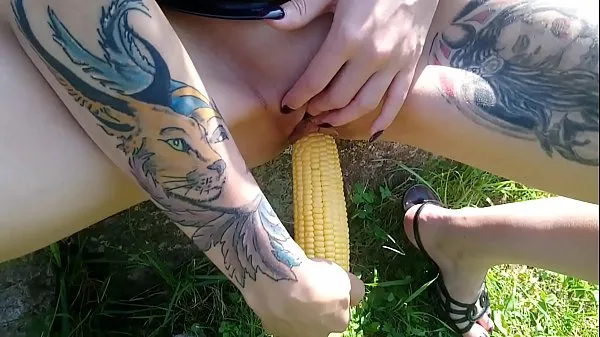Show Lucy Ravenblood fucking pussy with corn in public power Tube