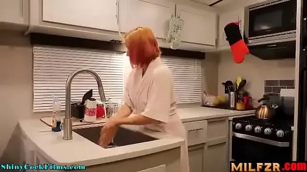 Toon Fucking the hot stepmom who got stuck in the sink eindbuis