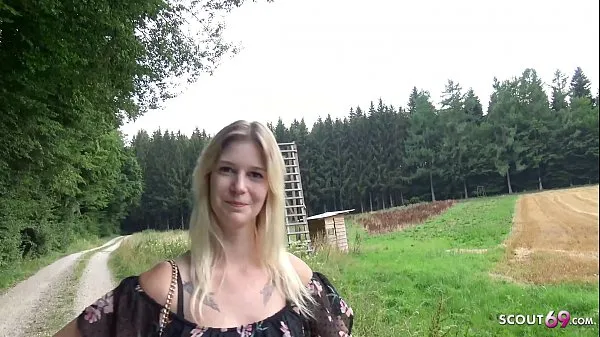 Vis GERMAN SCOUT - 18yr Lara from Hamburg Talk to Fuck at Public Casting strømrør