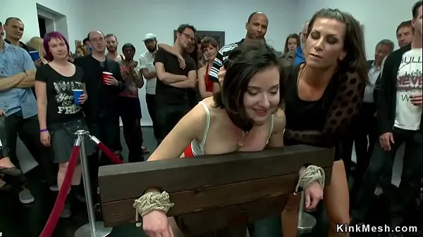 Tied slut anal fucked in public gallery Güç Tüpünü göster