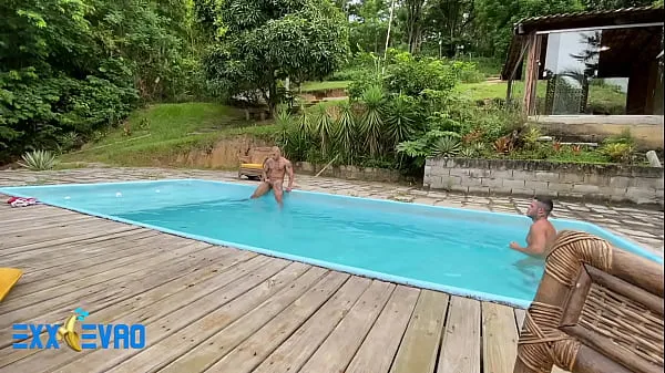 عرض Piscininha com o أنبوب الطاقة