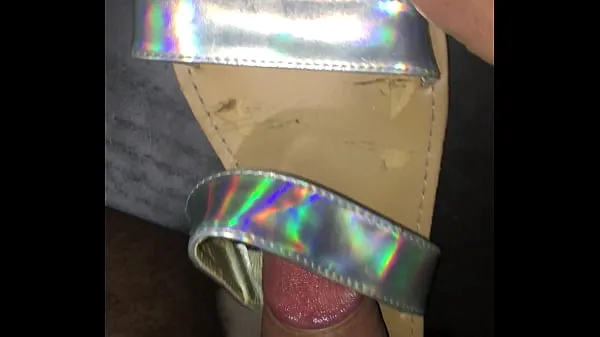 Tampilkan Cumming on a Shoe Tabung listrik
