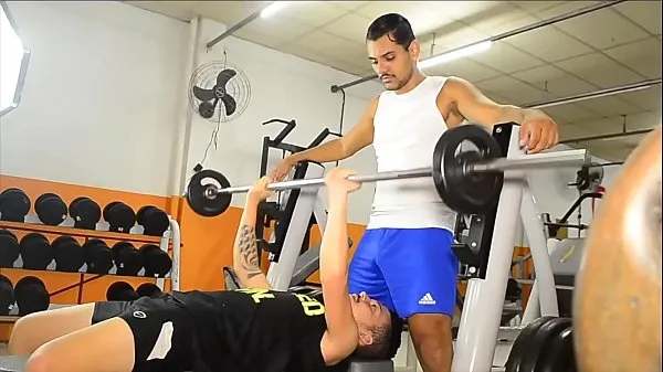 Show PERSONAL TRAINER SAFADO EATS YOUR CUSTOMER IN THE MIDDLE OF THE ACADEMY power Tube