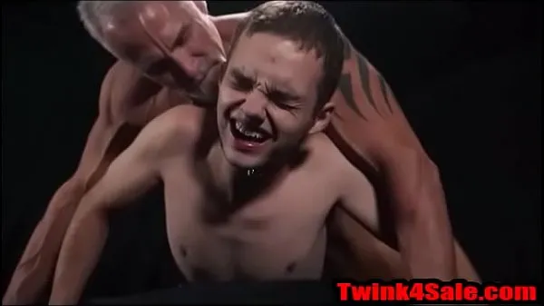 Submissive Boy takes hard Silver daddy cock bareback 파워 튜브 표시