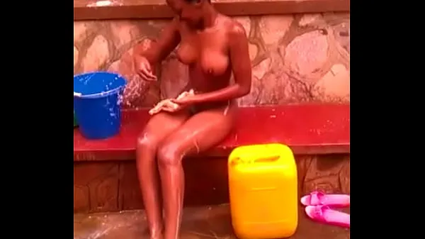 Girlfriend alicia bathing on verandah پاور ٹیوب دکھائیں