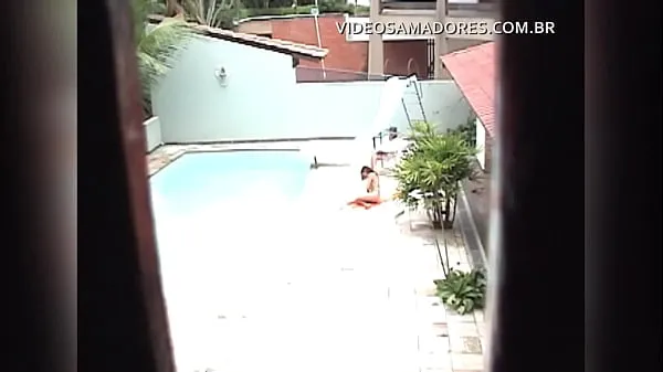 Mutasd a Young boy caught neighboring young girl sunbathing naked in the pool tápvezetéket