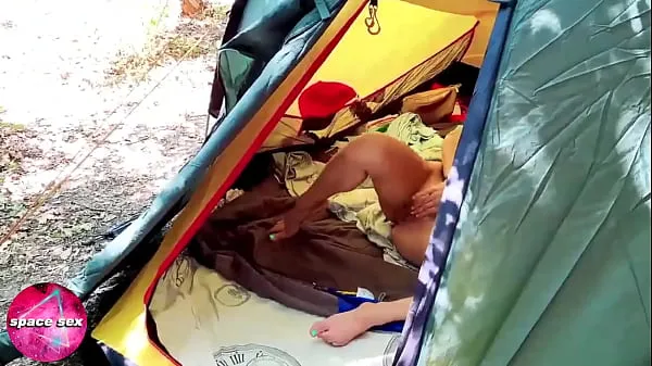 Prikaži Filmed on Camera as a Stranger Girl Masturbate in a Tent Power Tube