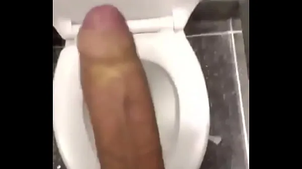 Vis I jerk off in someone else's bathroom strømrør