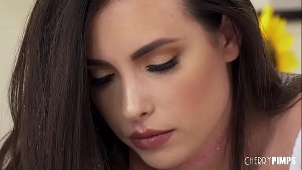 Afficher Casey Calvert, une brune au gros cul naturel, apprend à aimer la baise anale hardcoretube de puissance