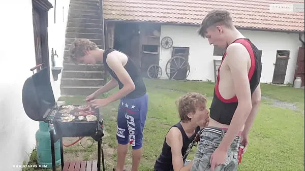 Mostrar Amigos saem para um churrasco e acabam fodendo sem sela tubo de potência