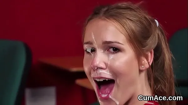 Pokaż Sexy peach gets cumshot on her face eating all the cum lampę zasilającą