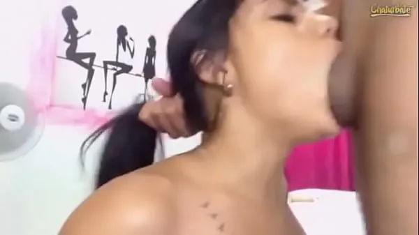 แสดง Latina cam girl sucks it like she loves it หลอดกำลัง