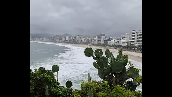 Zobrazit GIFTED PISSING ON IPANEMA BEACH napájecí trubici