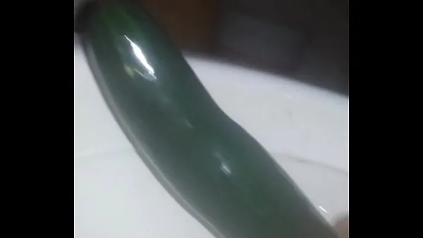 Vis I put a 23 cm cucumber part (1 strømrør