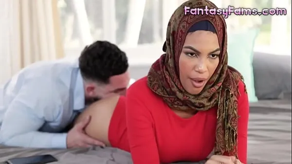 Hiển thị Fucking Muslim Converted Stepsister With Her Hijab On - Maya Farrell, Peter Green - Family Strokes ống điện