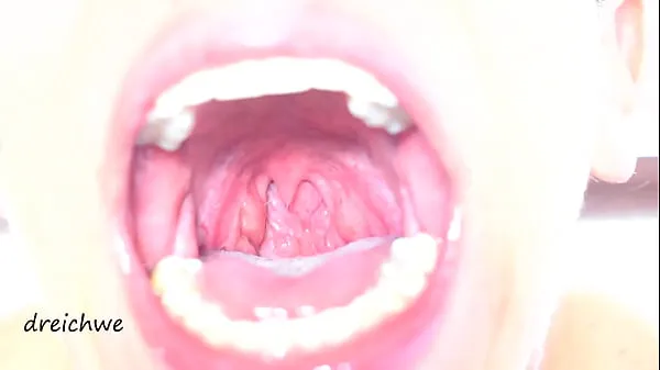 Vis Delicious wide open mouth with lots of saliva strømrør