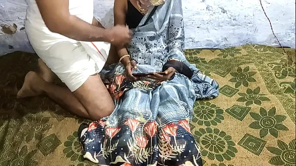 عرض Indian village wife In gray sari romantic fuking أنبوب الطاقة