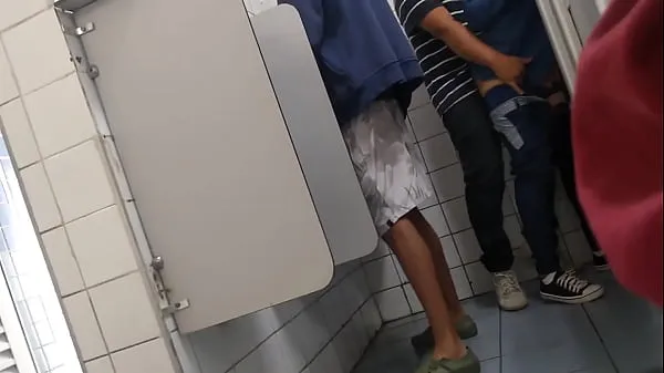 แสดง fuck in the public bathroom หลอดกำลัง