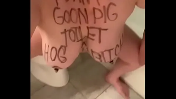 Zobraziť Fuckpig porn justafilthycunt humiliating degradation toilet licking humping oinking squealing napájaciu trubicu