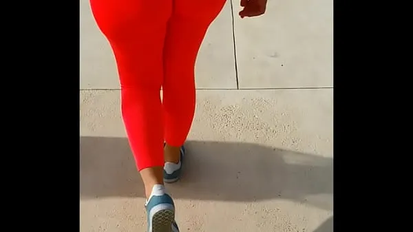 عرض Woman in leggings أنبوب الطاقة
