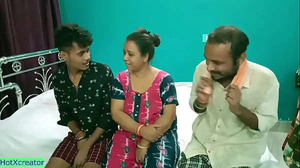 แสดง Hot Milf Aunty shared! Hindi latest threesome sex หลอดกำลัง