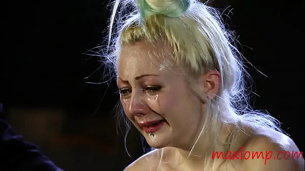 عرض Amazing Blonde Teen Weeping in Terrible Pain أنبوب الطاقة