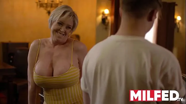 Visa Mother-in-law Seduces him with her HUGE Tits (Dee Williams) — MILFED kraftrör