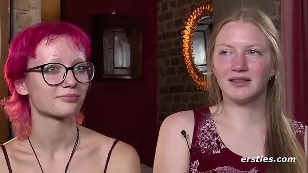 Ersties - Skater Girl und Metal Girl haben Spaß mit ToysPower Tube anzeigen