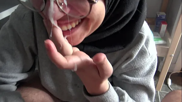 Εμφάνιση A Muslim girl is disturbed when she sees her teachers big French cock power Tube