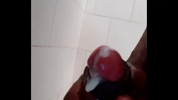 显示Naughty black guy in the shower rubbing himself with lust功率管