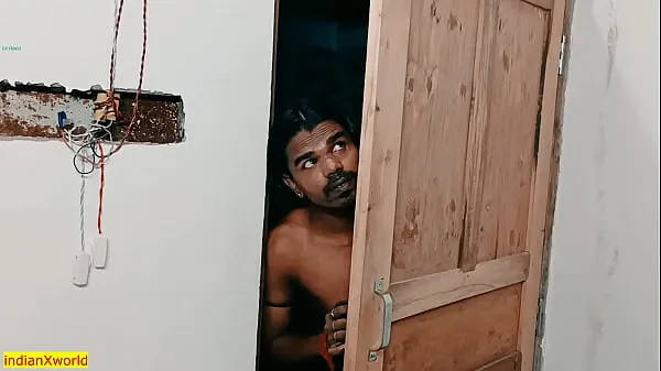 Mostrar Indian Village Bhabhi fodido por ladrão à meia-noite! Sexo de verdade tubo de potência