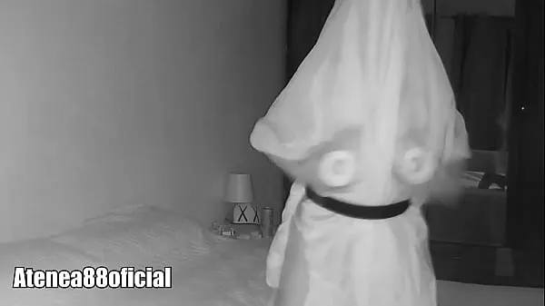 Zobrazit Ghost caught on camera Very scary napájecí trubici