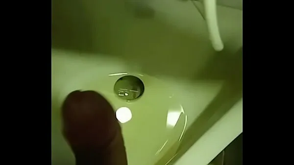 عرض Me la jalo en un baño público أنبوب الطاقة
