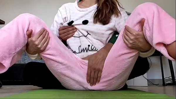 Näytä asian amateur real homemade teasing pussy and small tits fetish in pajamas tehoputki