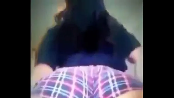 Zobraziť Thick white girl twerking napájaciu trubicu
