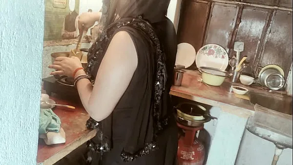 Vis Ass fucking of Muslim Bhabhi who is cooking as a mare, real hindi audio strømrør