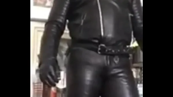 แสดง Sexy Leather Black Leather Muscle Big Butt Smoking Scene Preview หลอดกำลัง