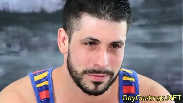 Spanische Hündin saugt Hahn bei GaycastingsPower Tube anzeigen